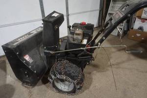 lot 195 image: Snow king snow blower