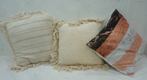 lot 224 image: throw pillow lot