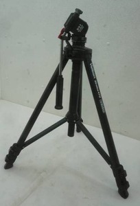 lot 236 image: Velbon Stratos 470 tripod