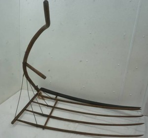 lot 237 image: Antique wheat  hay cradle