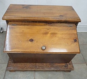 lot 241 image: end Table