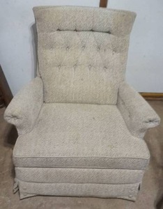 lot 253 image: Lazy Boy rocker recliner