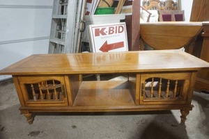lot 262 image: Coffee table