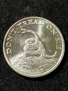 lot 19 image: 1 TROY OZ .999 FINE SILVER DONT TREAD ON ME ROUND