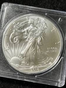 lot 27 image: 2016 AMERICAN SILVER EAGLE 1 TROY OZ .999 FINE SILVER IN CASE