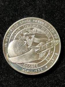 lot 41 image: 1 TROY OZ .999 FINE SILVER SPACE HEROES 1-28-86 ROUND