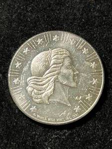 lot 67 image: 1 TROY OZ .999 FINE SILVER AMERICAN EAGLE ROUND