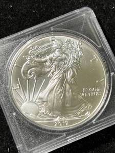 lot 74 image: 2017 AMERICAN SILVER EAGLE 1 TROY OZ .999 FINE SILVER IN CASE
