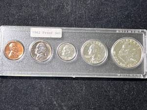 lot 98 image: 1962 US PROOF SET IN HARDCOVER CASE