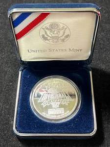 lot 108 image: 1 TROY OZ .999 FINE SILVER 1997 GREEN BAY PACKERS ROUND IN AIRTITE