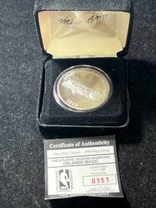lot 110 image: 1 TROY OZ .999 FINE SILVER 1996 ORLANDO MAGIC ROUND