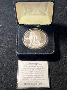 lot 111 image: 1 TROY OZ .999 FINE SILVER JERRY RICE COMMEM