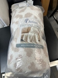 lot 94 image: New Artisan Cozy Knit Throw Blanket 60 x 70