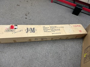 lot 46 image: Kingn Bed Glassy White Footboard