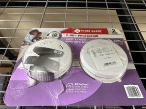 lot 184 image: 2 Pack of First Alert 2 in 1 Smoke and Carbon Monoxide Detectors  Alarm