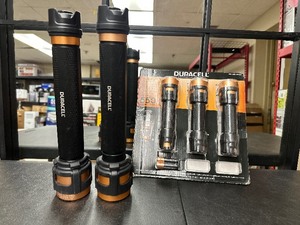 lot 274 image: 5 Duracell Flash Lights