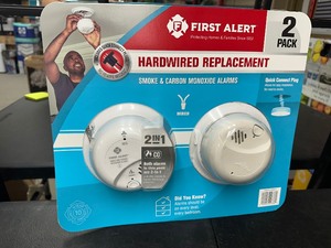 lot 289 image: 2 Pack of First Alert Dual Smoke and Carbon Monoxide Detectors - Hardwired - Open Box Like New