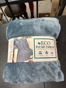 lot 295 image: New Eco Plush Throw Blanket 60 x 70