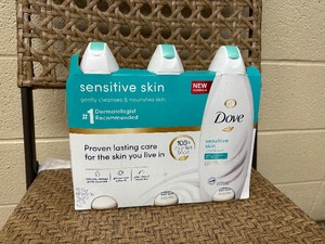 lot 375 image: New XL 3 Pack of Dove Body Wash