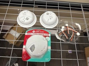 lot 365 image: 3 First Alert 2 In 1 Smoke and Carbon Monoxide Detectors - New Open Box