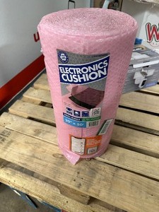 lot 394 image: New Bubble Wrap Electronics Cushion - Pink 20 x 50 Ft
