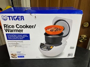 lot 479 image: Tiger Rice Cooker  Warmer - Like New Open Box