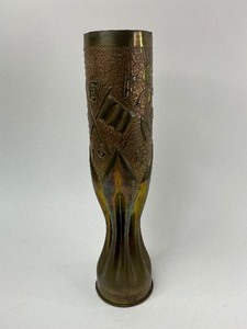 lot 9 image: 1918 WWI Military Artillery Shell Trench Art Vase