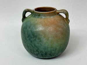 lot 13 image: Roseville Art Pottery Earlam Vase