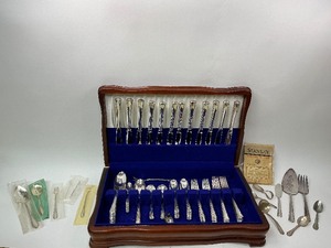 lot 18 image: Holmes & Edwards Silver Plate Silverware Set