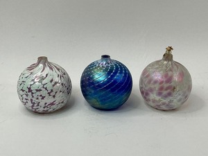 lot 36 image: Handblown Signed Art Glass Oil Lamps