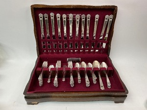 lot 42 image: 59 Piece Roger Bros Silver Plate Flatware Set