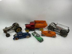lot 74 image: Antique Vintage Toy Car, Truck, and Tractor Lot
