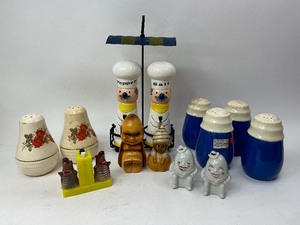 lot 85 image: Vintage Salt and Pepper Lot