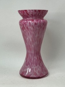 lot 86 image: Pink Splatter Art Glass Vase