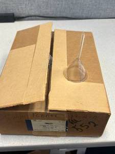 lot 9 image: 36 - Chemical Funnels 55mm, 65mm Stem