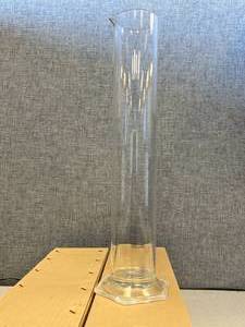 lot 13 image: 2 - 2000ml Graduated Cylinders, Made in Japan