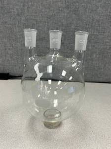 lot 64 image: 2000ml 3 Neck Boiling Flask Used