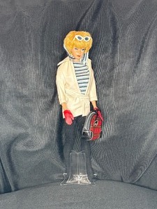 lot 1 image: VINTAGE BUBBLE CUT BLONDE BARBIE WITH OUTFIT