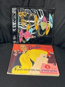 lot 2 image: VINTAGE BARBIE SINGS AND BARBIE RECORD TOTE