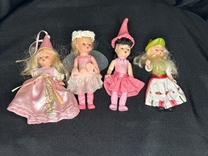 lot 8 image: LOT OF MADAME ALEXANDER HAPPY MEAL DOLLS