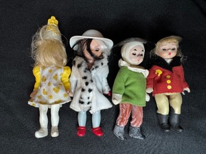 lot 14 image: LOT OF MADAME ALEXANDER HAPPY MEAL DOLLS