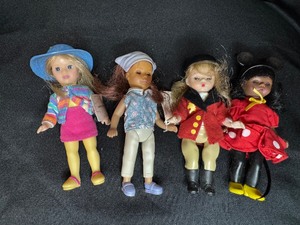 lot 16 image: LOT OF MADAME ALEXANDER HAPPY MEAL DOLLS