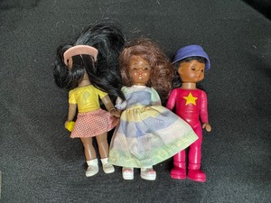 lot 18 image: LOT OF MADAME ALEXANDER HAPPY MEAL DOLLS