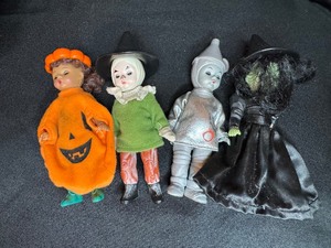 lot 20 image: LOT OF MADAME ALEXANDER HAPPY MEAL DOLLS