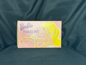 lot 27 image: VINTAGE BARBIE POWDER MITT