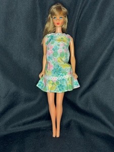 lot 43 image: VINTAGE MOD BRUNETTE BARBIE TWIST N TURN