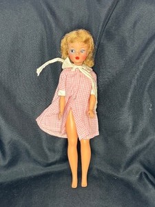 lot 58 image: VINTAGE TAMMY DOLL WITH OUTFIT