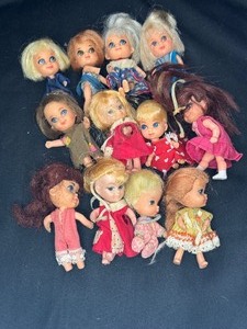 lot 61 image: LARGE LOT OF LITTLE KIDDLES DOLLS