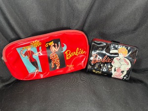 lot 62 image: VINTAGE BARBIE COIN PURSE AND MAKEUP BAG