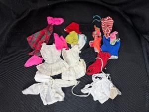 lot 68 image: LOT OF DOLL CLOTHES